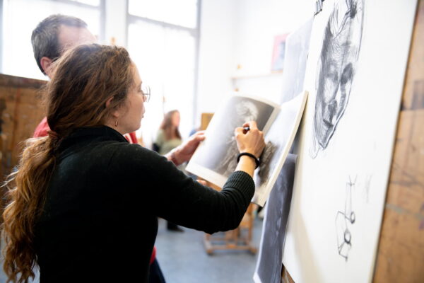 Rachel docent lesgeven tekenen